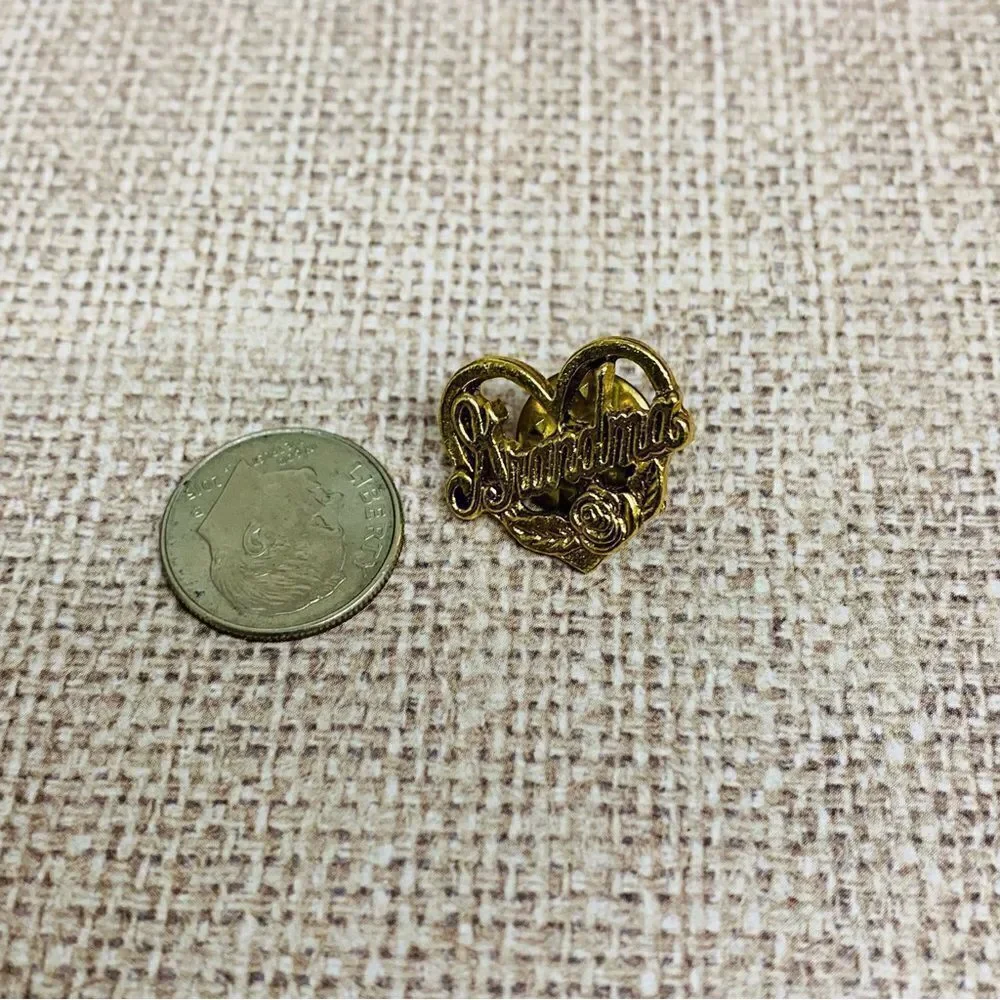 Gold Heart Grandma Straight Back Pin‎